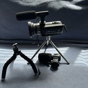 Digital video camera-